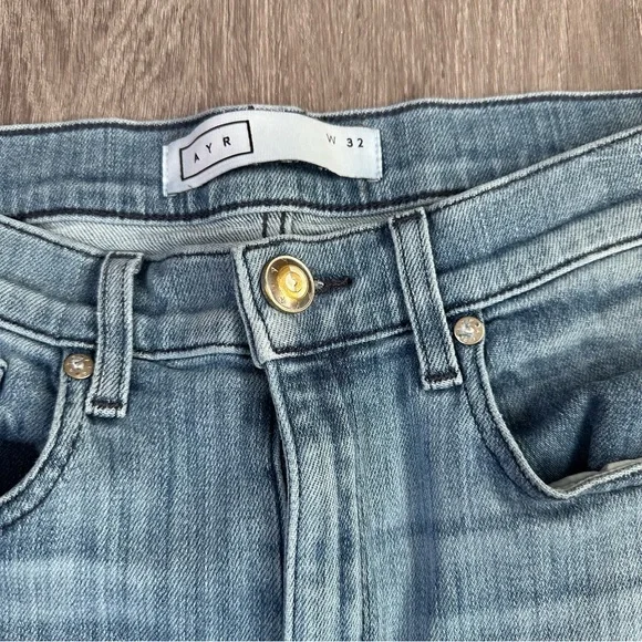 AYR | Women’s Frayed Hem Classic Blue Jeans | Size 32 - Picture 3 of 8